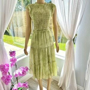 Moon River Women Size L Large Green Smocked Midi Dress Sleeveless Tiered